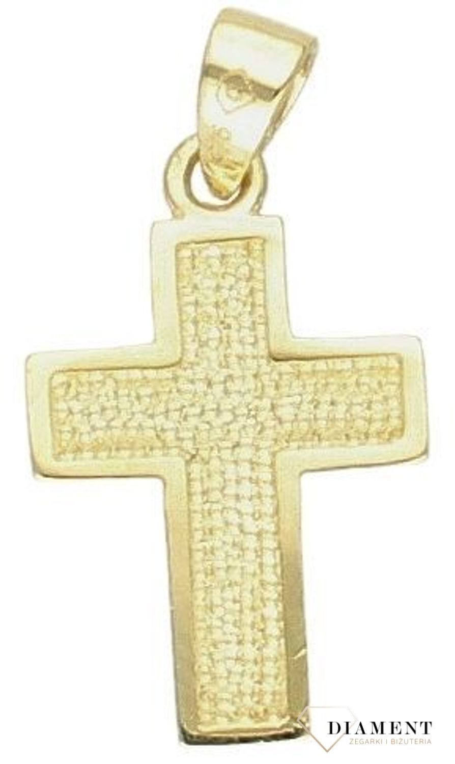 Złota zawieszka 375 krzyżyk z ozdobnym grawerowaniem ZA 3823 375. Złota zawieszka krzyżyk. Złoty krzyżyk damski, męski. Zawieszka krzyżyk z grawerowaniem. Złoty krzyżyk idealny na prezent (1).jpg